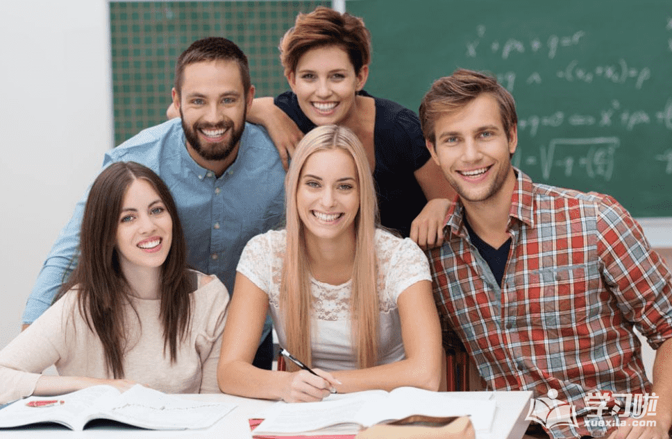 奥门mgm休闲娱乐场APP2025最新版角色与武器定制界面