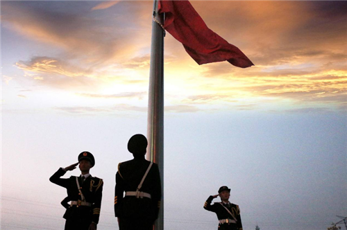 手机版登录2025版玩家驾驶飞空艇探索浮空岛