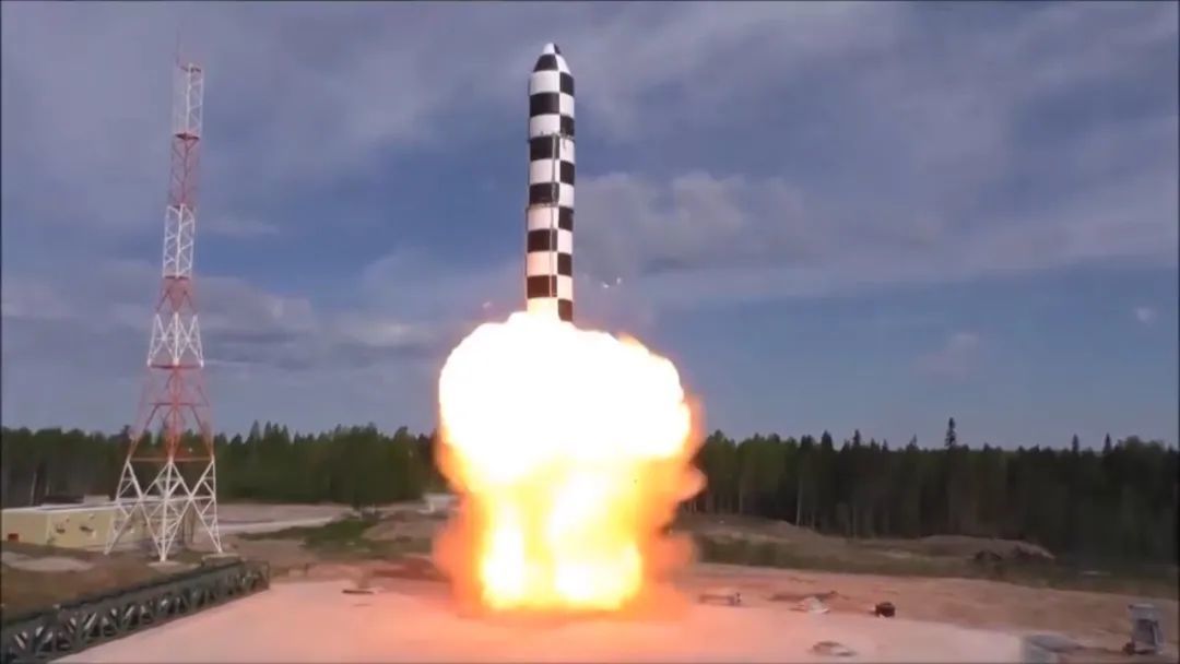 蒙特卡罗入口角色关系与状态系统界面