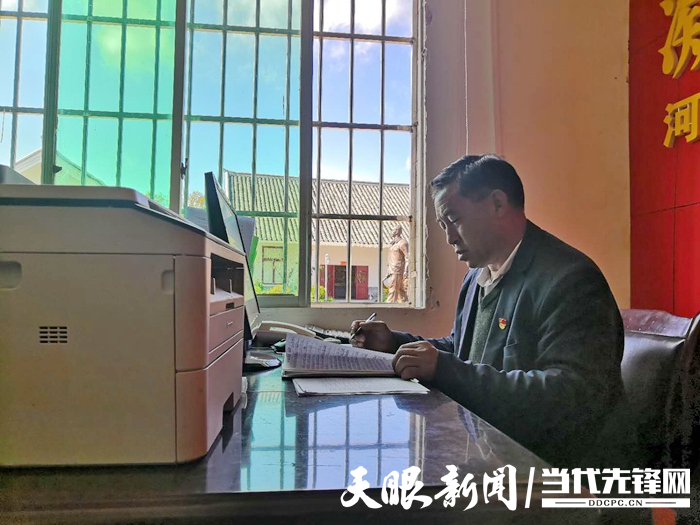 ez币app 2025版 新门派凌霄战斗演示